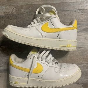 Nike Air Force 1 WMNS '07 'Vibrant Yellow'